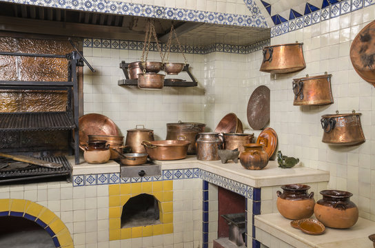 Copper and clay kitchenware Common kitchenware used in Latin America 