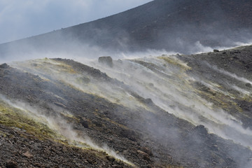 Dumarolen am Kraterrand von Vulcano