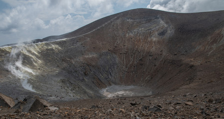 Blick in den Krater von des Vulkans von Vulcano © Bernd