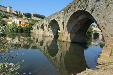 Fototapeta premium pont vieux sur l'orb à béziers en france
