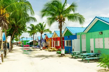 Foto op Canvas Kleurrijke huizen op het tropische eiland Barbados © Zstock