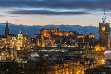 Fototapeta na wymiar Edinburgh by night