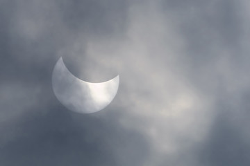 Obraz na płótnie Canvas solar Eclipse in the gray clouds