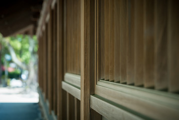 神社の木壁