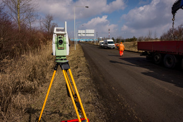 Surveyor, total positioning station on the site - obrazy, fototapety, plakaty