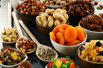 Composition with dried fruits and assorted nuts