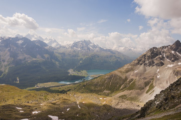 Fototapeta premium St. Moritz, Surlej, Piz Albana, Corvatsch, Piz Murtèl, Silvaplanersee, Seenplatte, Alpen, Oberengadin, Graubünden, Sommer, Schweiz
