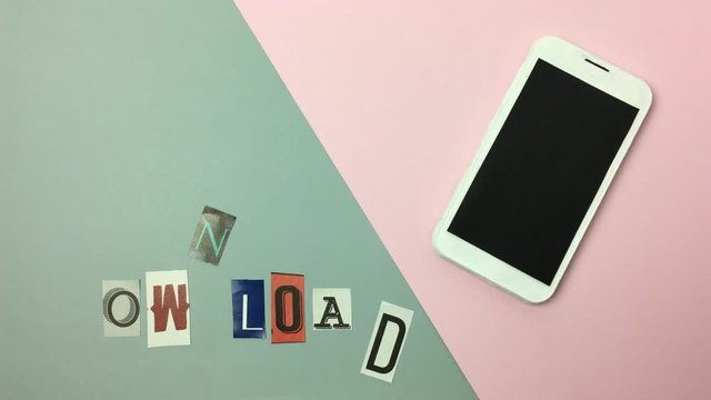 Telefono inteligente junto a la palabra &ldquo;download&rdquo;.