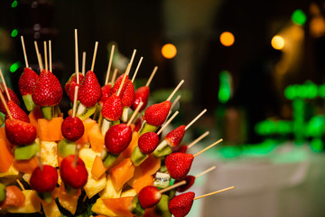 Brochettes de fruits frais