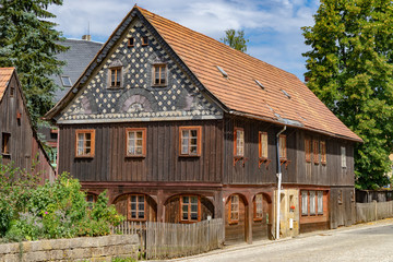 Fototapeta na wymiar historische Gebäude in Hinterhermsdorf, Landkreis Sächsische Schweiz-Osterzgebirge, Sachsen, Deutschland