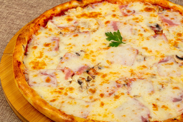 Pizza with ham