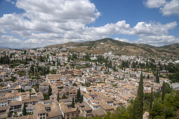 Fototapeta na wymiar vistas del barrio del Albaicín y el sacromonte en la ciudad de Granada, España