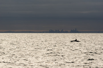 Obraz premium Kayak against skyline