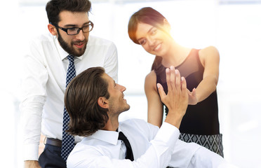 Obraz premium Young business colleagues giving each other a high five