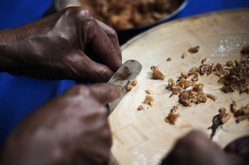 Fototapeta na wymiar Cook is cutting dried longan as a mixture