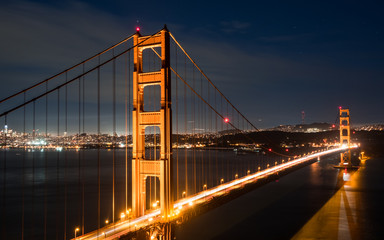 Fototapeta na wymiar Golden Gate and Skyline