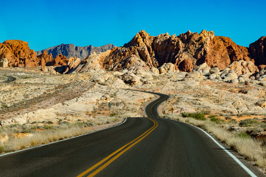 winding roads in the valley of fire national park