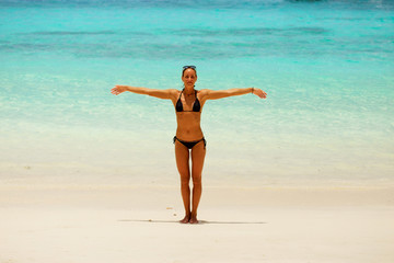 Fototapeta na wymiar Happy traveller woman enjoys her beach vacation
