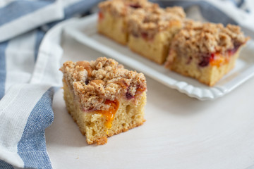 
    Aprikosen Streusel Kuchen 