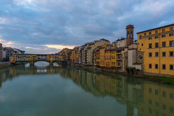 Obraz premium Ponte Vecchio Bridge over Arno river in Florence, Italy