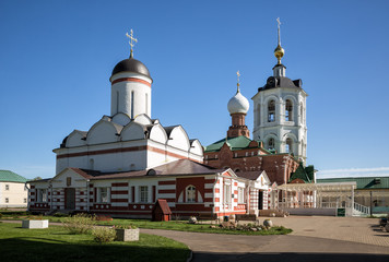 Fototapeta na wymiar Temples of the Nikolo-Peshnoshsky Monastery