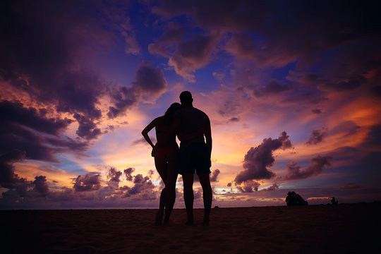 silhouette in love sunset sea / newlyweds in honeymoon at sea, vacation luck summer sea beach, silhouette couple at sunset