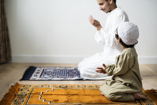 Muslim Child Prayer Images – Browse 9,520 Stock Photos, Vectors, and Video  | Adobe Stock
