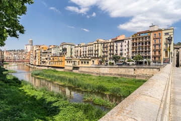 Obraz premium Looking across the Onyar River to Girona in Catalonia Spain