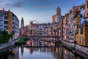 Fototapeta na wymiar Looking down the Onyar River in Girona