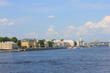 Obraz premium St. Petersburg City Skyline Architecture on Summer Day in Russia. Cityscape View of Universitetskaya Embankment with Antique Classic House Fronts and Neva River Water. Colorful Saint Petersburg Image.