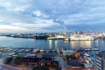 Obraz premium Hamburg Landungsbrücken