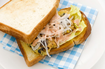 さばピカタのサンドイッチ