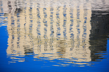 Fototapeta na wymiar Reflection of a building on the surface of water