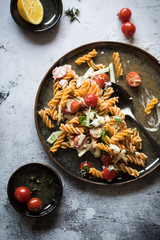 Quick pasta salad with tomatoes