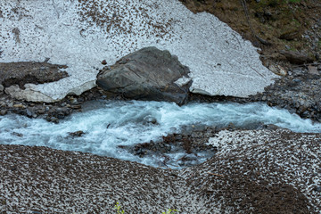 Gebirgsbach Schmelzwasser