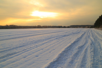 Fototapeta na wymiar Winter road in the field.
