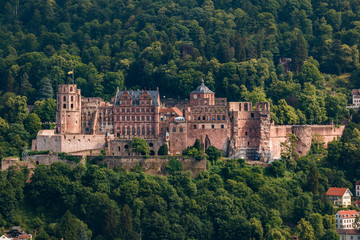Fototapeta na wymiar Das Schloss (Schlossruine) in Heidelberg, Baden Württemberg, Deutschland