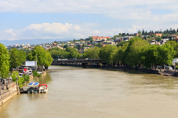 Fototapeta premium View of Kura (Mtkvari) river in Tbilisi, Georgia
