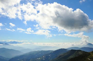Fototapeta premium Beautiful Landscape and clouds in Autumn in Hehuan Mountain, Nantou, Taiwan