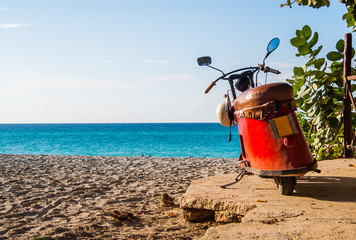 Cushman scooter at Varadero Beach, Cuba © Kako