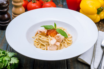 spagetti pasta with salmon