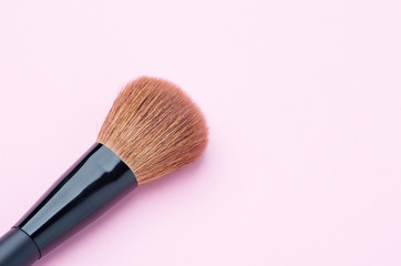 Obraz na płótnie Canvas Makeup brush on pink background close up.