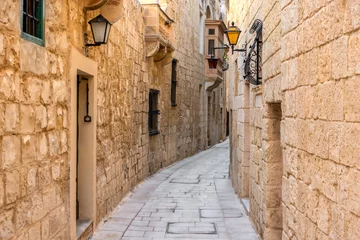 Gordijnen Smalle Straten prachtig uitzicht op de oude smalle middeleeuwse straatstad Mdina, Malta  © Alisa