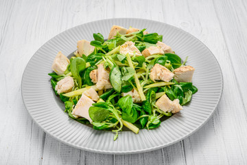salad with chicken grilled with lettuce
