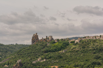 Fototapeta na wymiar Mittelalterliche Burg Rochemaure in Frankreich