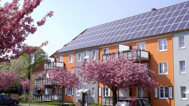 Ausgezeichnete Altbau Sanierung - Energie Effizient durch Fassaden D&auml;mmung und Solar Energie