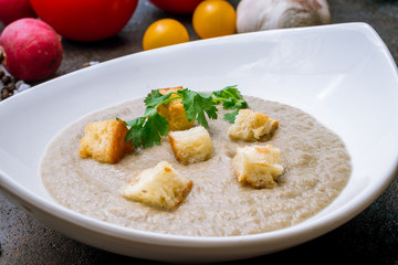 Cream soup of mushrooms