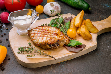 Fried pork loin with sauce