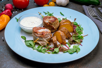 Pork medallions with bacon