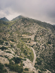 Schlangenstraße in den Bergen